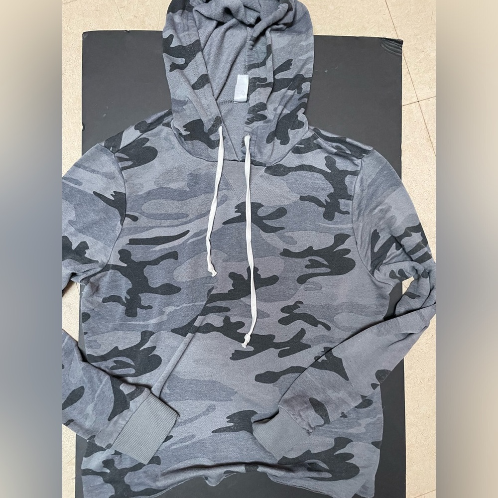 Alternative Distressed Gray Camouflage Long Sleeve Lightweight Hoodie Top, S